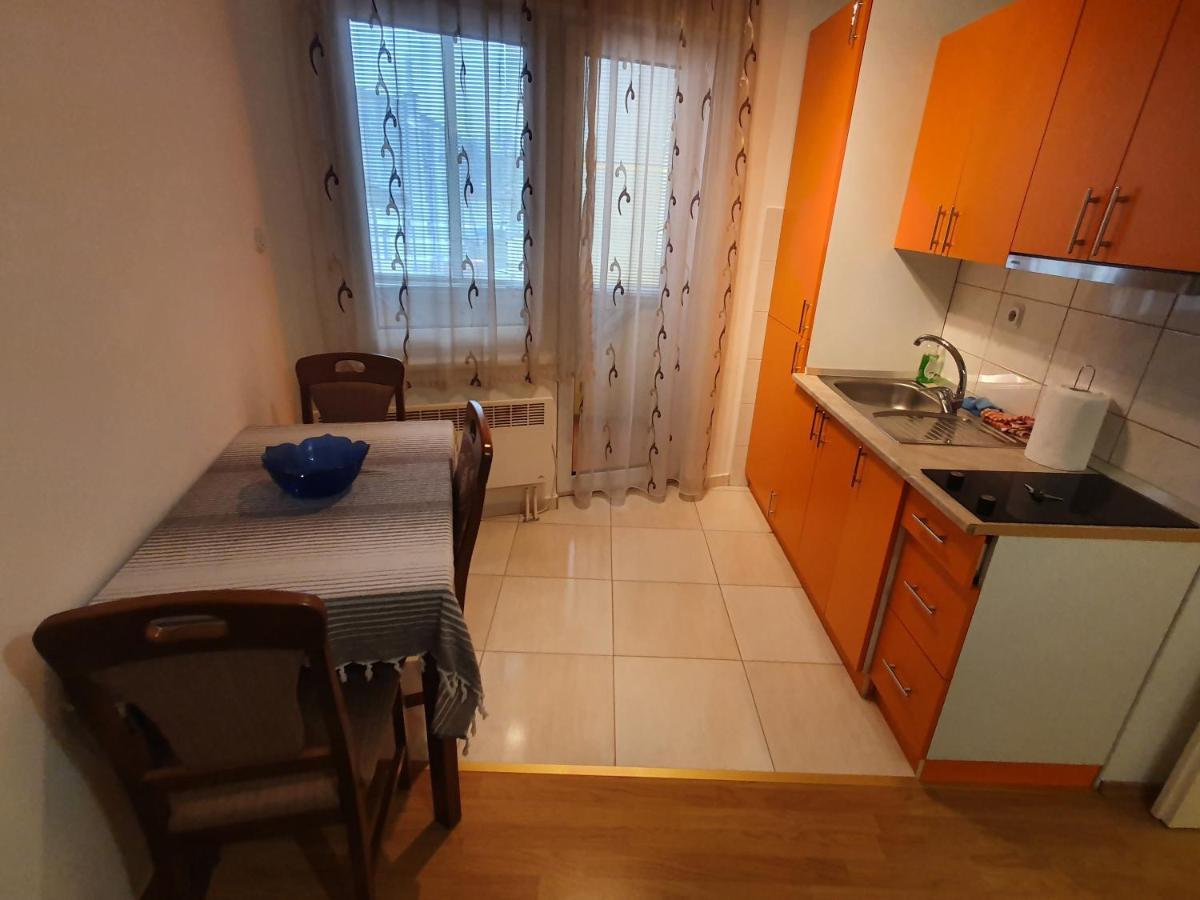 Stan Na Dan Prnjavor, Gajba U Centru Apartment Exterior photo